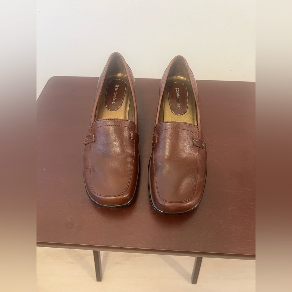 Naturalizer TALISI Rich Brown Leather Comfort Loafers Size 8 1/2 N Staple Office